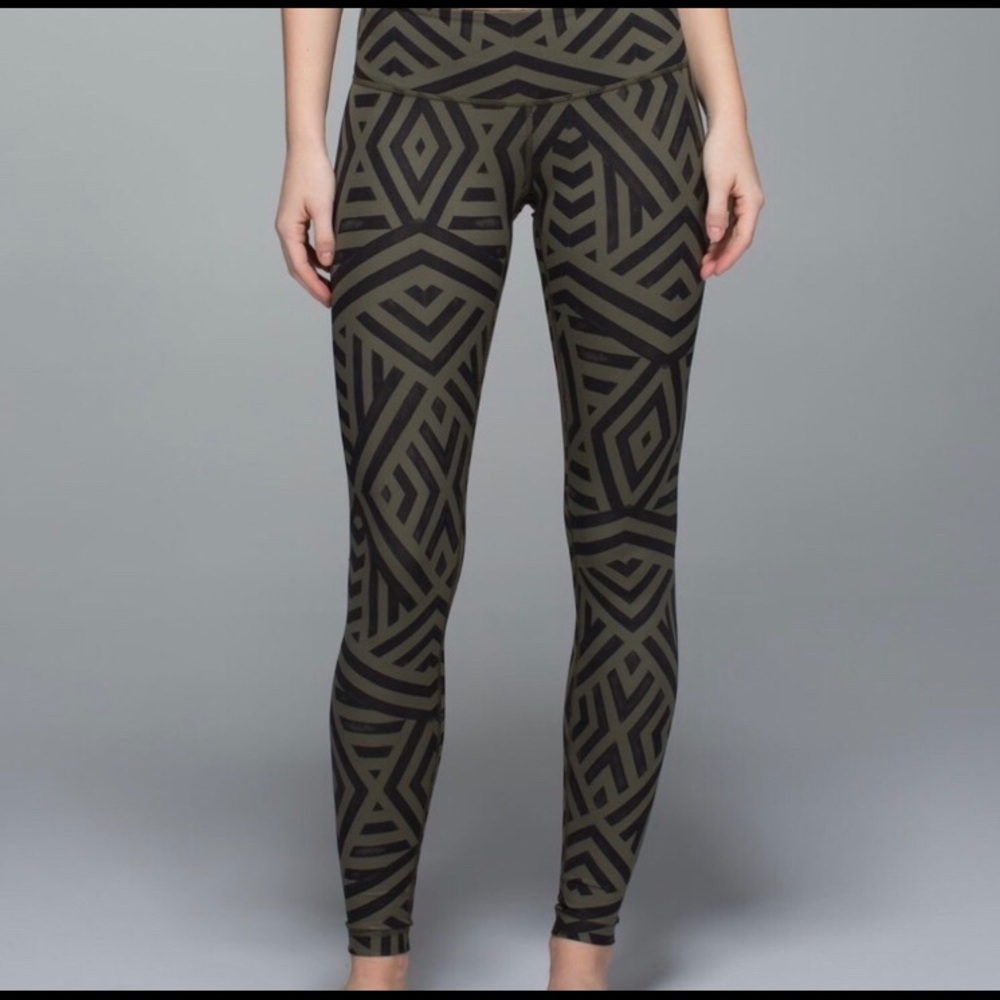 Lululemon wunder under chevron shuffle yoga pants
